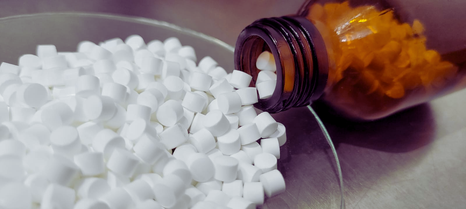 tablete com frasco.png